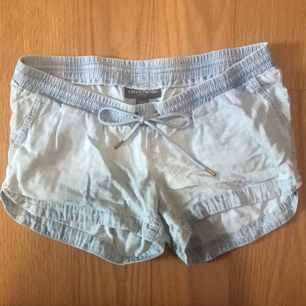 A Pea in the Pod maternity shorts M